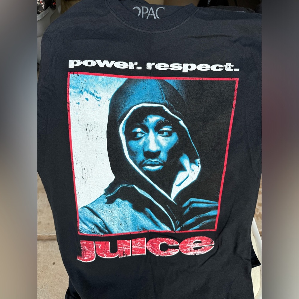 Tupac ( juice ) graphic tee.